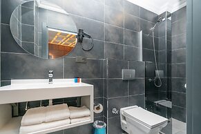 Center Suite