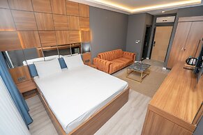 Center Suite