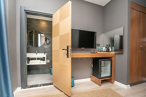 Center Suite