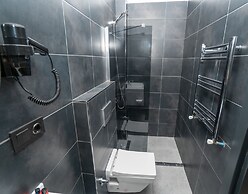 Center Suite