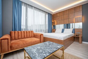 Center Suite