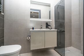 Center Suite