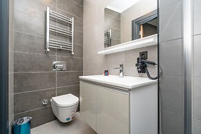 Center Suite