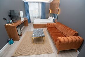 Center Suite