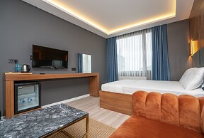 Center Suite