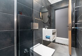 Center Suite