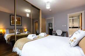 Black Moon 2 bed 2 bath Central location