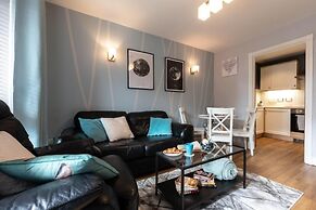 Black Moon 2 bed 2 bath Central location