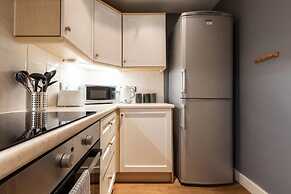 Black Moon 2 bed 2 bath Central location