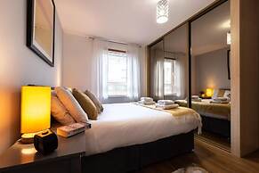 Black Moon 2 bed 2 bath Central location