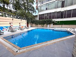 Saturn Hotel