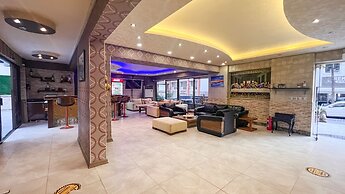 Saturn Hotel