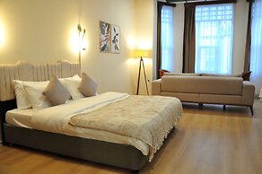 Golden Door Hotel