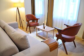 Golden Door Hotel