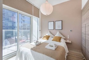 Cozy 1BR with balcony sea view