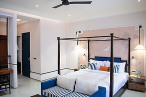 Casa Blanca LakeCity