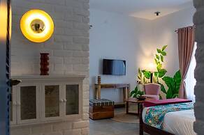 Casa Blanca LakeCity