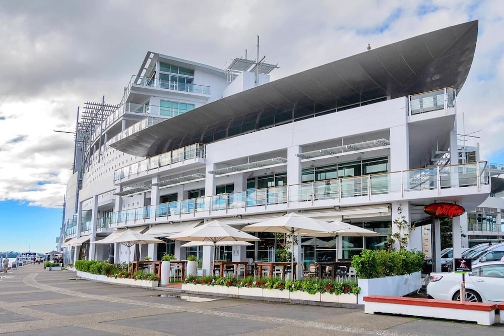 Waterfront Seaview Apt Hotel