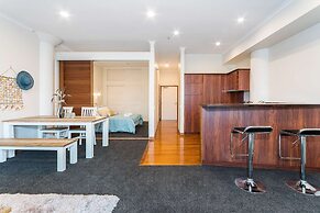 Waterfront Seaview Apt Hotel