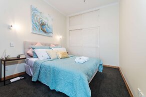 Waterfront Seaview Apt Hotel