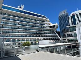 Waterfront Seaview Apt Hotel