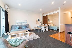 Waterfront Seaview Apt Hotel