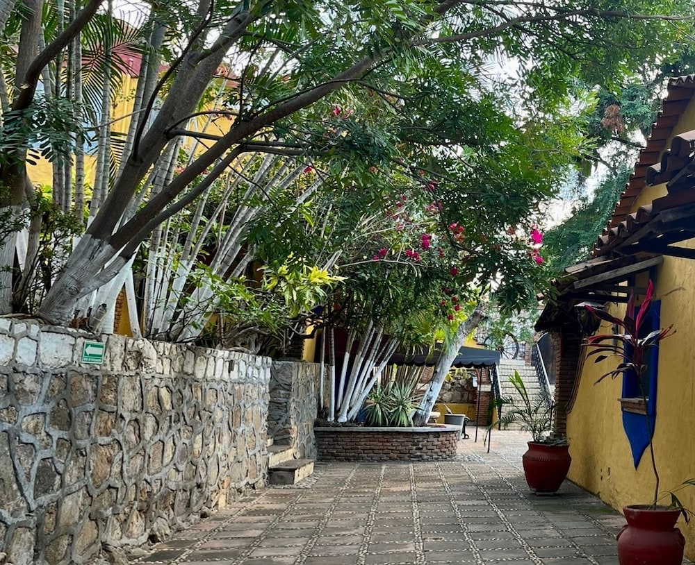 Hotel Rancho Escondito