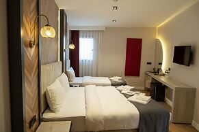 Linda Port Hotel