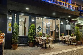 Linda Port Hotel