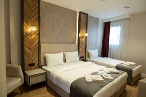 Linda Port Hotel
