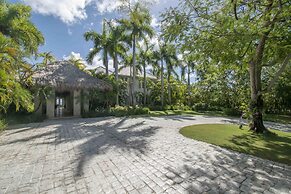 Ocean Front Luxury Villa in Golf and Beach Resort