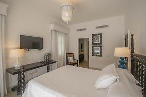 Ocean Front Luxury Villa in Golf and Beach Resort