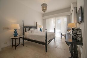Ocean Front Luxury Villa in Golf and Beach Resort
