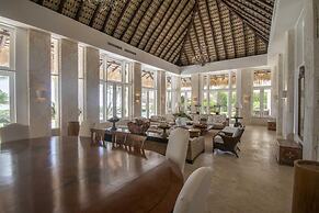 Ocean Front Luxury Villa in Golf and Beach Resort