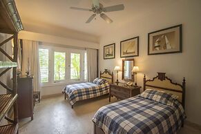 Ocean Front Luxury Villa in Golf and Beach Resort