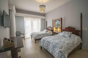 Ocean Front Luxury Villa in Golf and Beach Resort