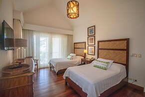 Ocean Front Luxury Villa in Golf and Beach Resort