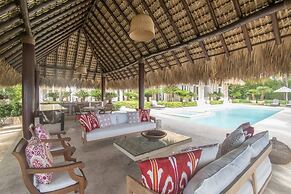 Ocean Front Luxury Villa in Golf and Beach Resort