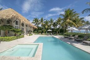 Ocean Front Luxury Villa in Golf and Beach Resort