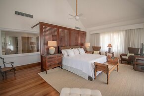 Ocean Front Luxury Villa in Golf and Beach Resort