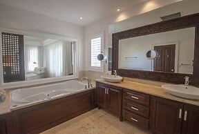 Ocean Front Luxury Villa in Golf and Beach Resort