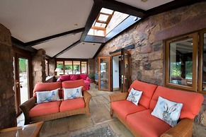 Lakeside Escape, Stone Countryside Cottage