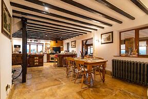 Lakeside Escape, Stone Countryside Cottage