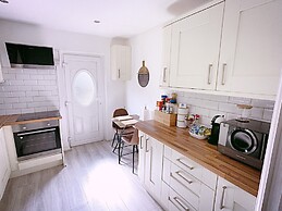 The Serene Stays Sleeps 6 With Garden