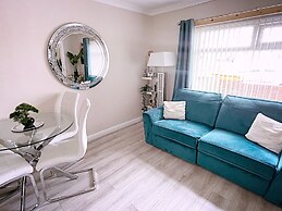 The Serene Stays Sleeps 6 With Garden