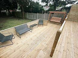 The Serene Stays Sleeps 6 With Garden