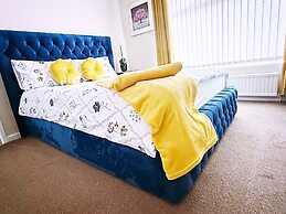 The Serene Stays Sleeps 6 With Garden