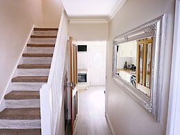 The Serene Stays Sleeps 6 With Garden