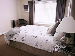 The Serene Stays Sleeps 6 With Garden