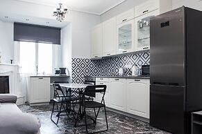 Modern apt with Increbilbe Athens Views